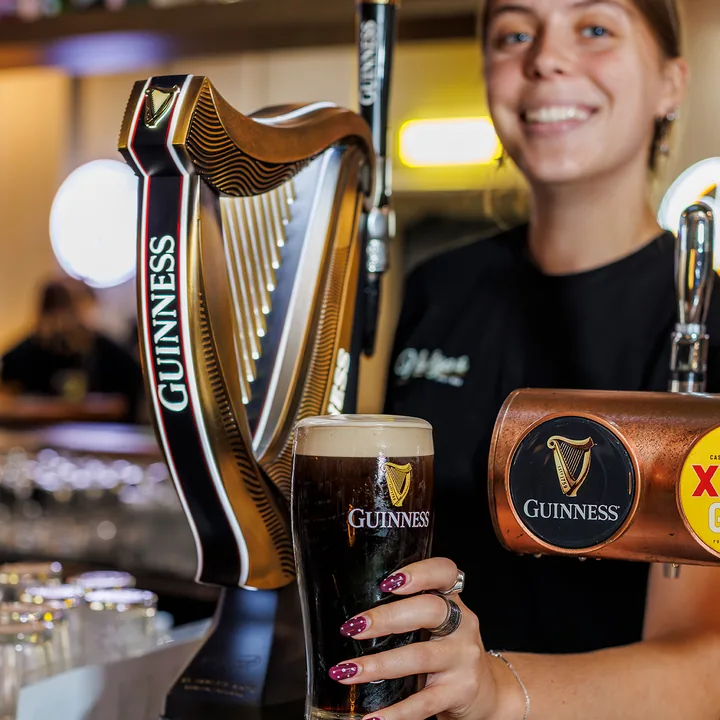 Guinness Serve Mulligans Airlie Beach